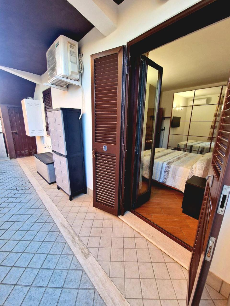 Domus Livio, 7 Min Fco Airport, Free Wifi, Garden Apartment, 2 Tv Hd Fiumicino Bagian luar foto