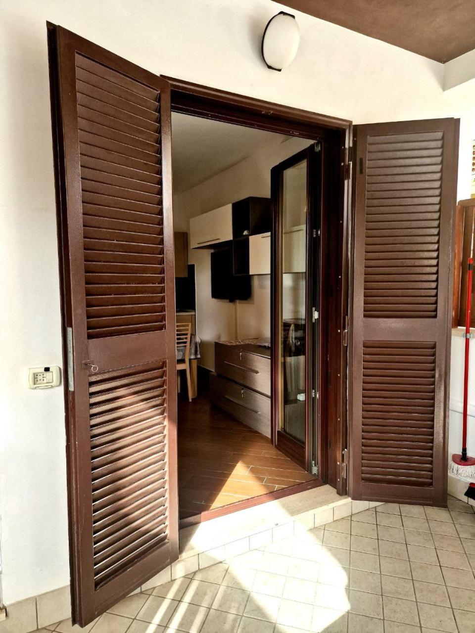 Domus Livio, 7 Min Fco Airport, Free Wifi, Garden Apartment, 2 Tv Hd Fiumicino Bagian luar foto