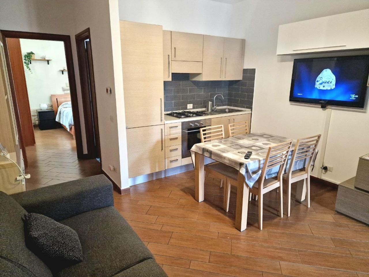 Domus Livio, 7 Min Fco Airport, Free Wifi, Garden Apartment, 2 Tv Hd Fiumicino Bagian luar foto