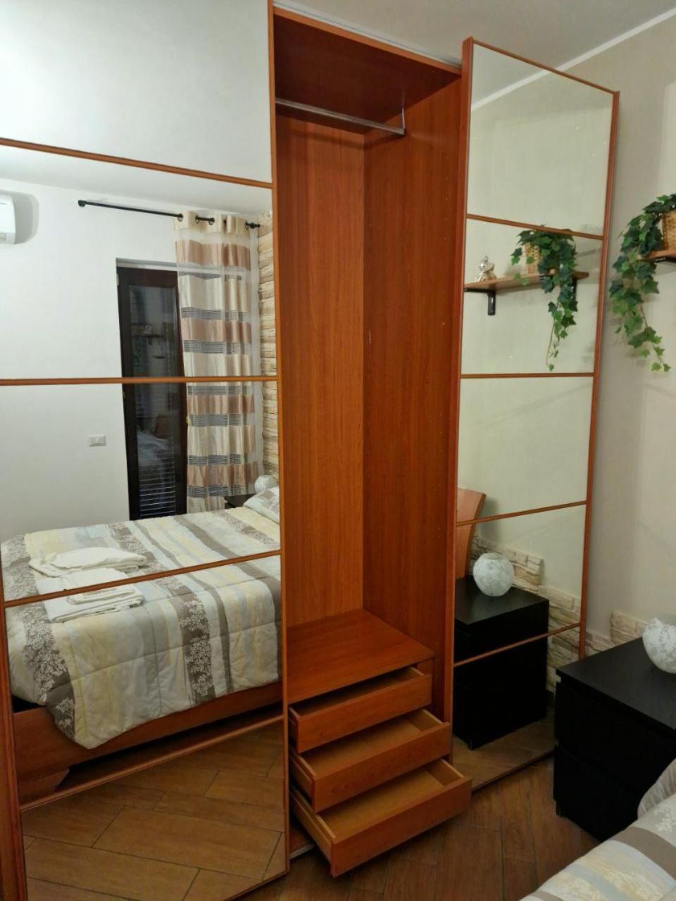 Domus Livio, 7 Min Fco Airport, Free Wifi, Garden Apartment, 2 Tv Hd Fiumicino Bagian luar foto