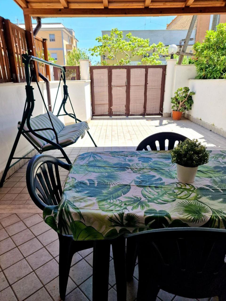 Domus Livio, 7 Min Fco Airport, Free Wifi, Garden Apartment, 2 Tv Hd Fiumicino Bagian luar foto